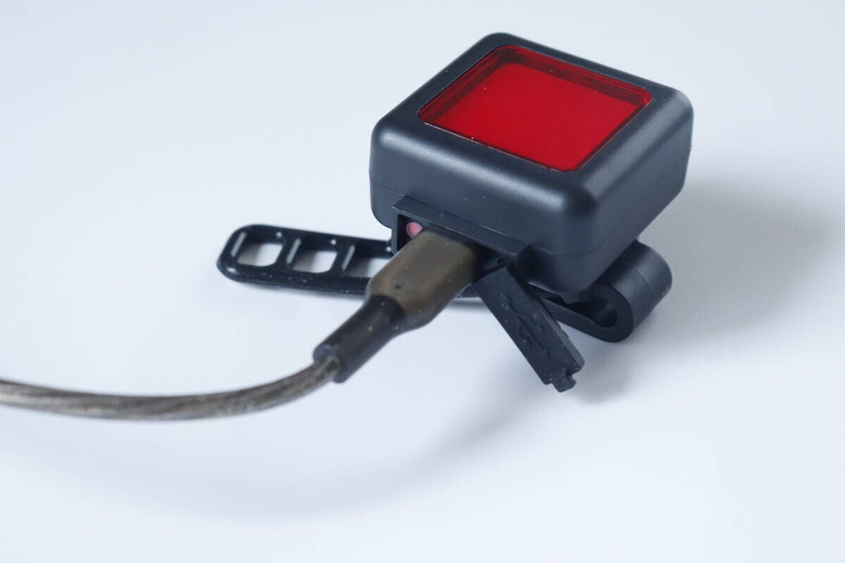 ダイソー　COBストラップライトRED　充電