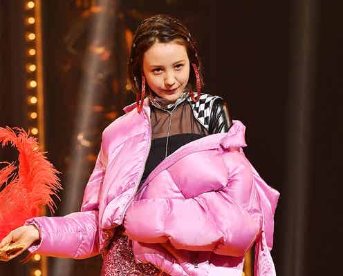 トリンドル玲奈、ショートパンツで絶対領域あらわ トップバッターに大歓声<ViVi Night>