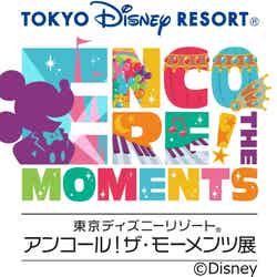 「東京ディズニーリゾート アンコール！ザ・モーメンツ展」ロゴ（C）Disney
