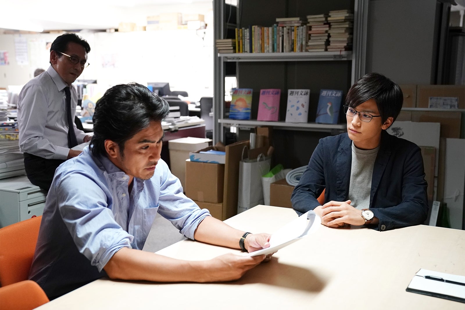 北村一輝、岩田剛典（C）2018映画「去年の冬、きみと別れ」製作委員会