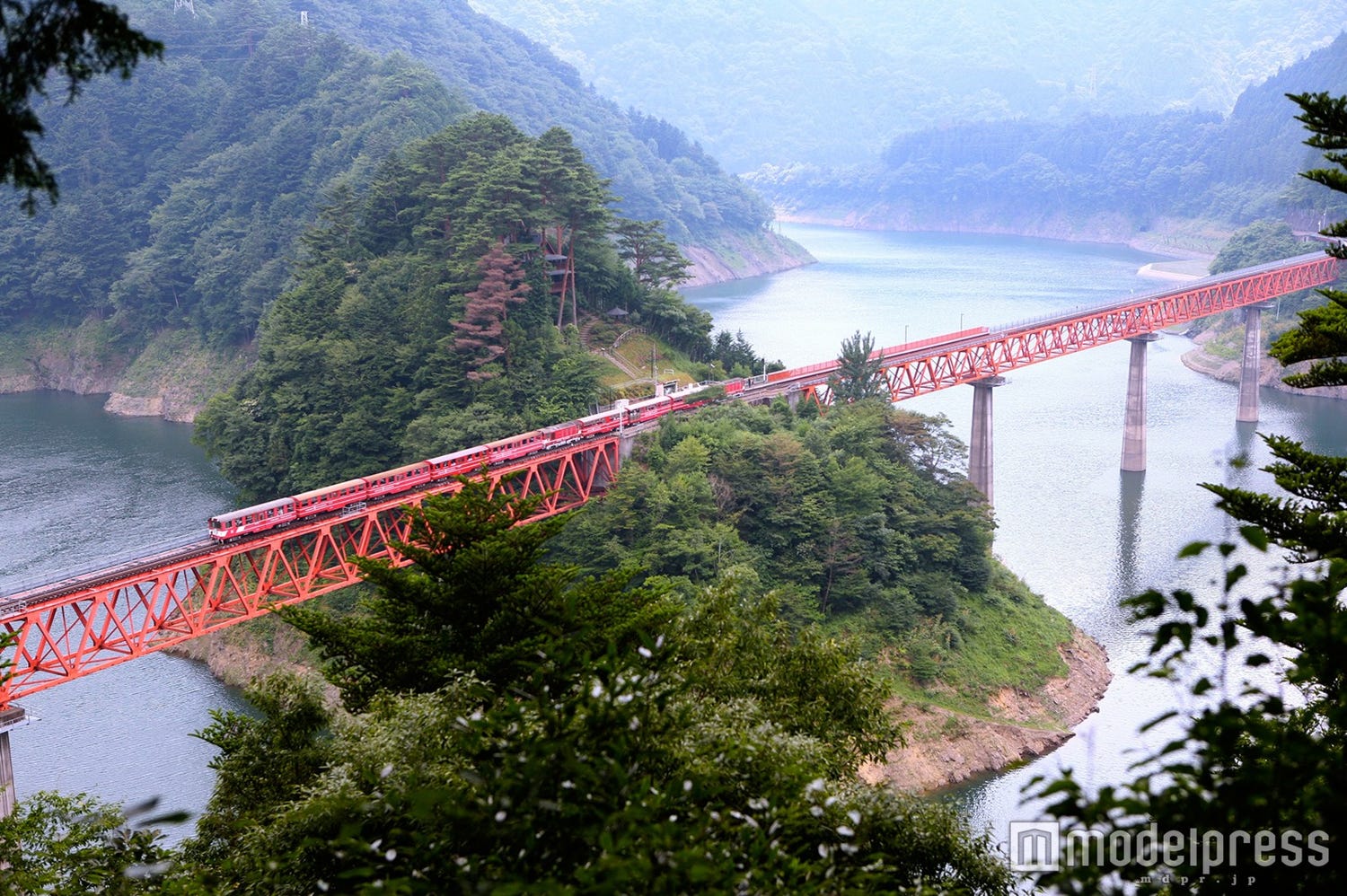 絶景の秘境駅が恋の駅に?2人の心をロックする「愛の恋錠」とは