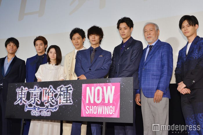 (左から)萩原健太郎監督、白石隼也、桜田ひより、大泉洋、窪田正孝、鈴木伸之、村井國夫、小笠原海(C)モデルプレス