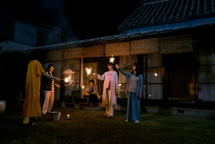 上原実矩、寺島しのぶ、トリンドル玲奈、多部未華子「連続ドラマW シャドウワーク」(C)2025 WOWOW