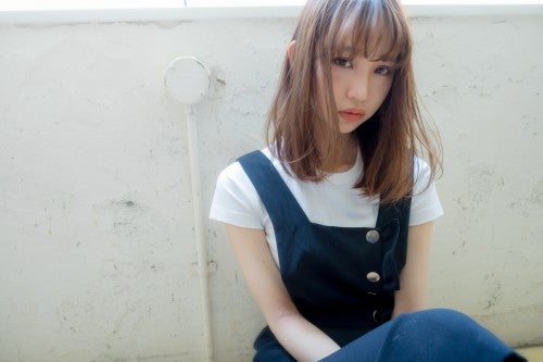 シースルーな夏の涼しげ切りっぱなしボブ