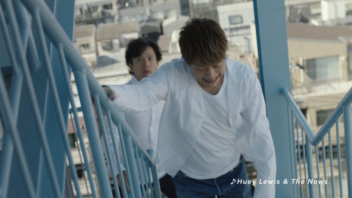 新テレビCM『生きてるっ!』篇より(提供写真)