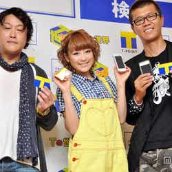 写真左から:カルチュア・コンビニエンス・クラブ株式会社 執行役員・藤本真佐、おちまさと氏、鈴木奈々