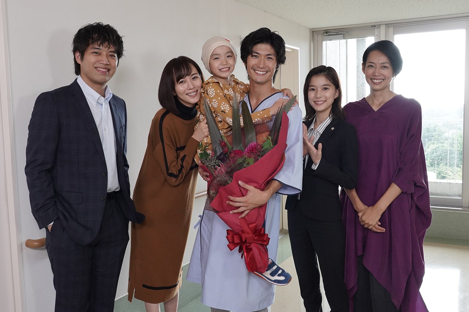 三浦貴大、比嘉愛未、稲垣来泉、三浦春馬、芳根京子、原沙知絵 （画像提供：関西テレビ）