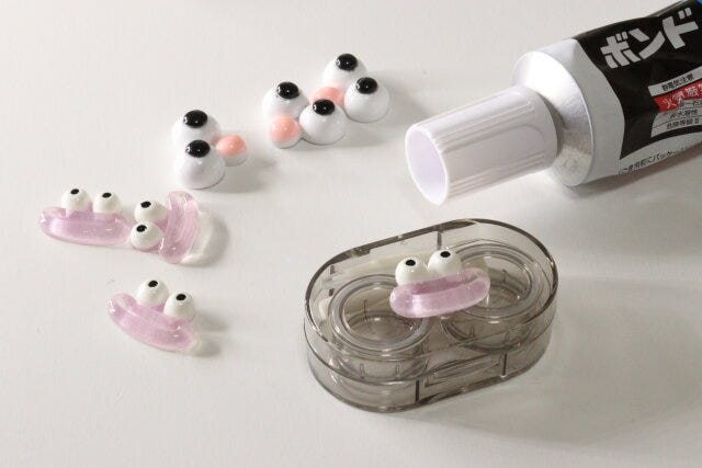 セリア デコパーツ フェイスパーツリップ4P デコパーツ フェイスパーツ目玉3P セリアのかわいいデコパーツ フェイスパーツリップ4Pとデコパーツ フェイスパーツ目玉3P