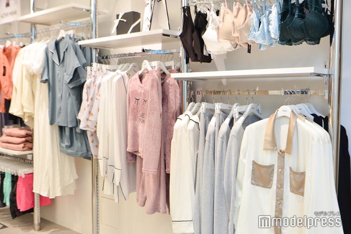 ランジェリーやルームウェア(C)モデルプレス