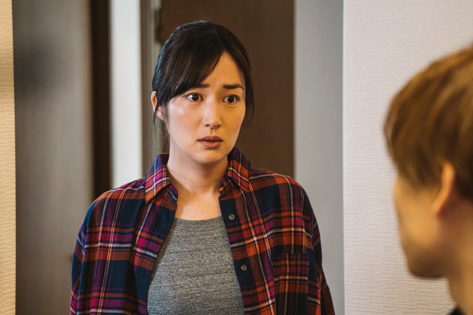 高梨臨、岩岡徹（C）セモトちか／MIXER／集英社（C）「サレタガワのブルー」製作委員会・MBS