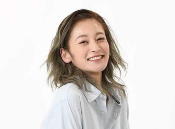 シンママ西山茉希 長女が中学入学式、手繋ぎ母娘に「私も泣きそう」「すっかりレディに」19年、俳優と離婚、2児育てる