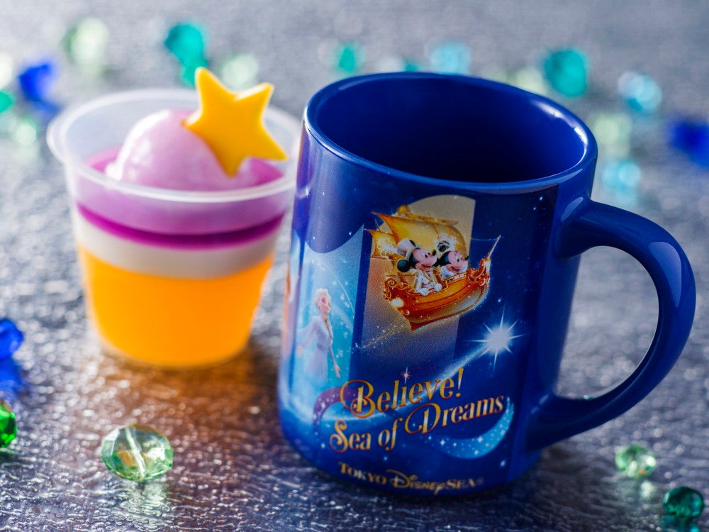 ミックスフルーツゼリー＆ホワイトチョコムース、スーベニアカップ付き￥900（C）Disney
