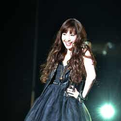 「第1回東京ランウェイ2012 S/S」に登場したAKB48小嶋陽菜