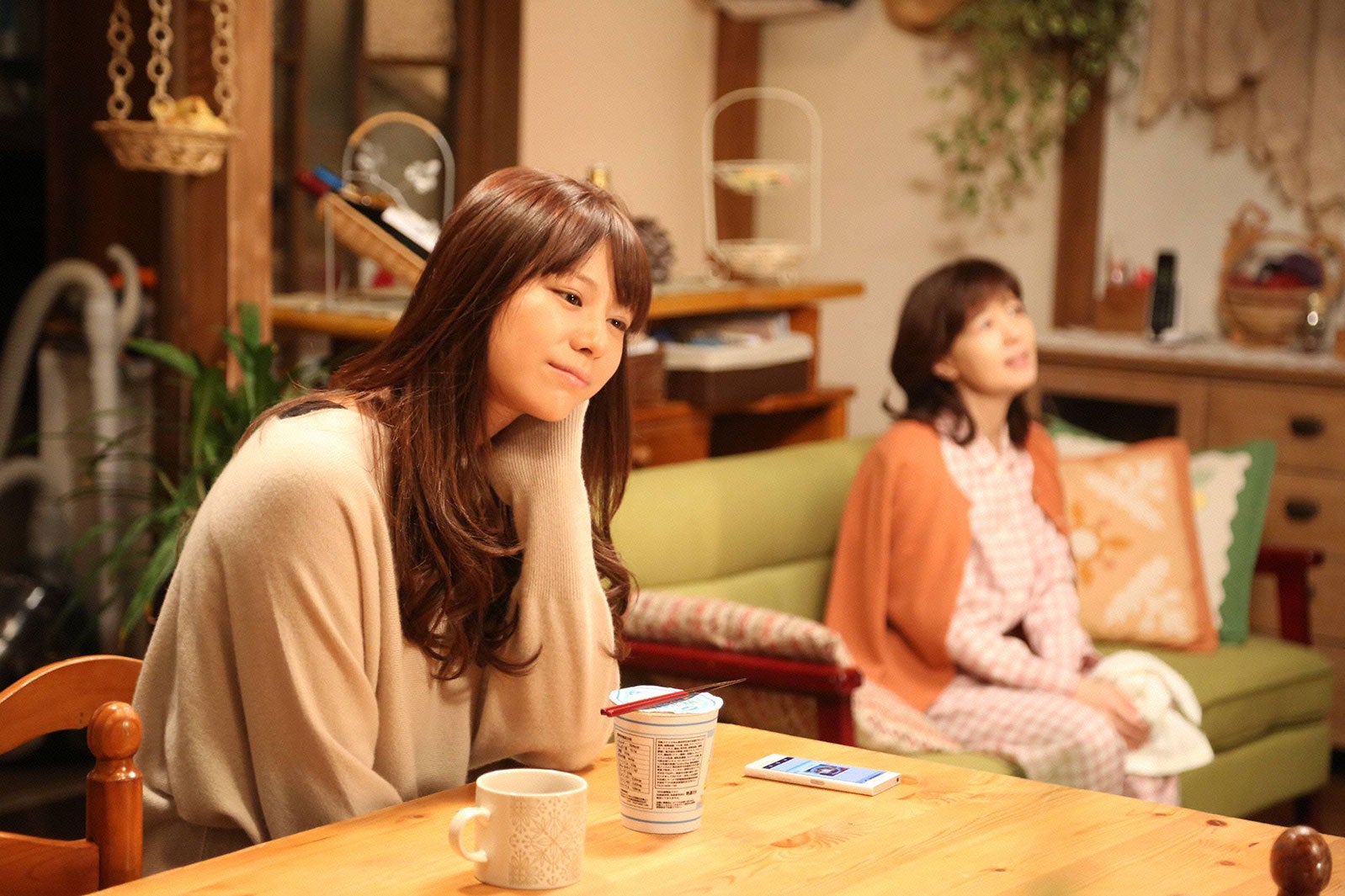 西内まりや、石野真子／『突然ですが、明日（あした）結婚します』第7話より（画像提供：フジテレビ）