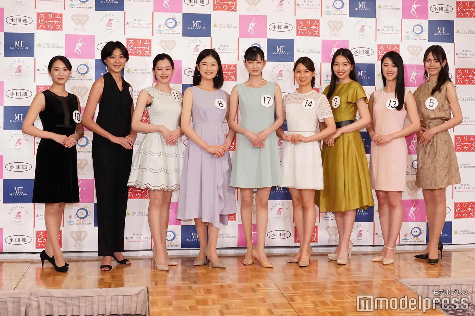 左から／飯島由佳さん、河野瑞夏さん、佐藤梨紗子さん、土屋佳蓮さん、成田愛純、横山莉奈さん、属安紀奈さん、山本紗也さん、守田栞さん（C）モデルプレス