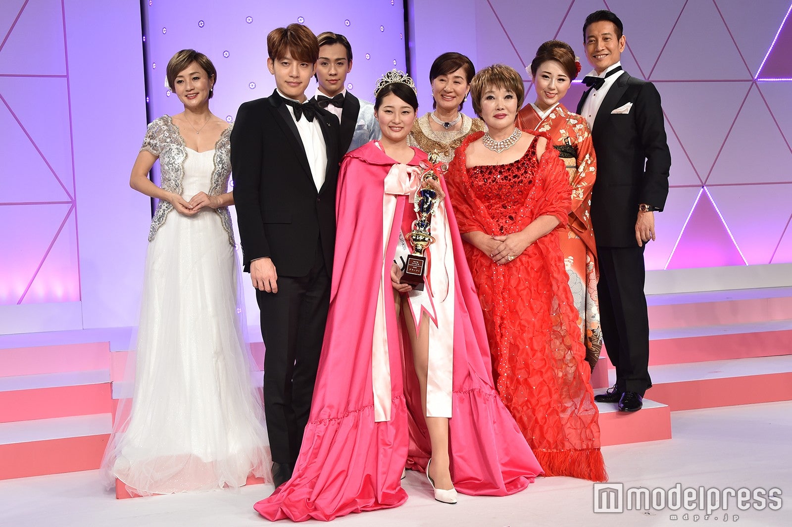 （前列左より）SE7EN（セブン）、大橋美穂さん、たかの友梨氏（後列左より）橋本志穂、りゅうちぇる、松居一代、高橋りえ子氏、中谷彰宏 （C）モデルプレス