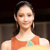 菜々緒が誘惑のキス べッドに誘われ 魔性 全開でオトコを翻弄 サイレーン 5話あらすじ 劇中カット モデルプレス 菜々緒が誘惑のキス べッドに誘われ 魔性 全開でオトコを翻弄 サイレーン 5話あらすじ 劇中カット モデルプレス