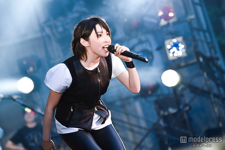 家入レオ、念願の“聖地”で全国ツアー幕開け「ずっとこの場所で歌いたいと思ってた」