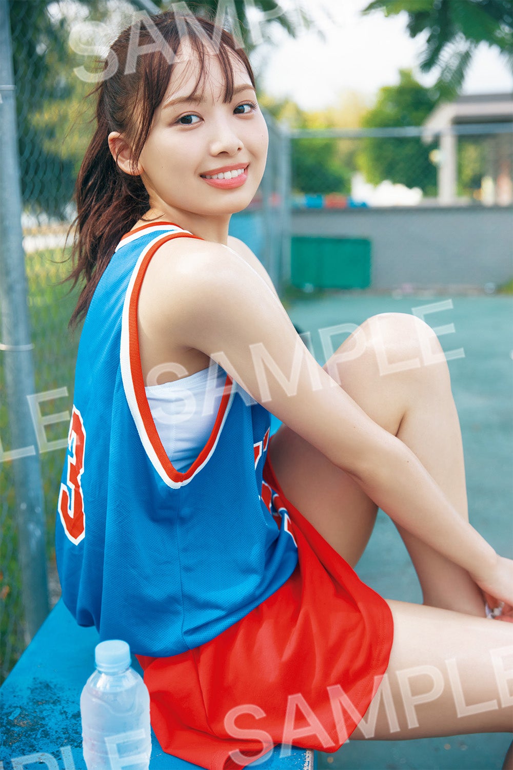 日向坂46 濱岸ひより1st写真集「もしも」B3ポスター／星野書店近鉄パッセ店：撮影／三宮幹史（TRIVAL）