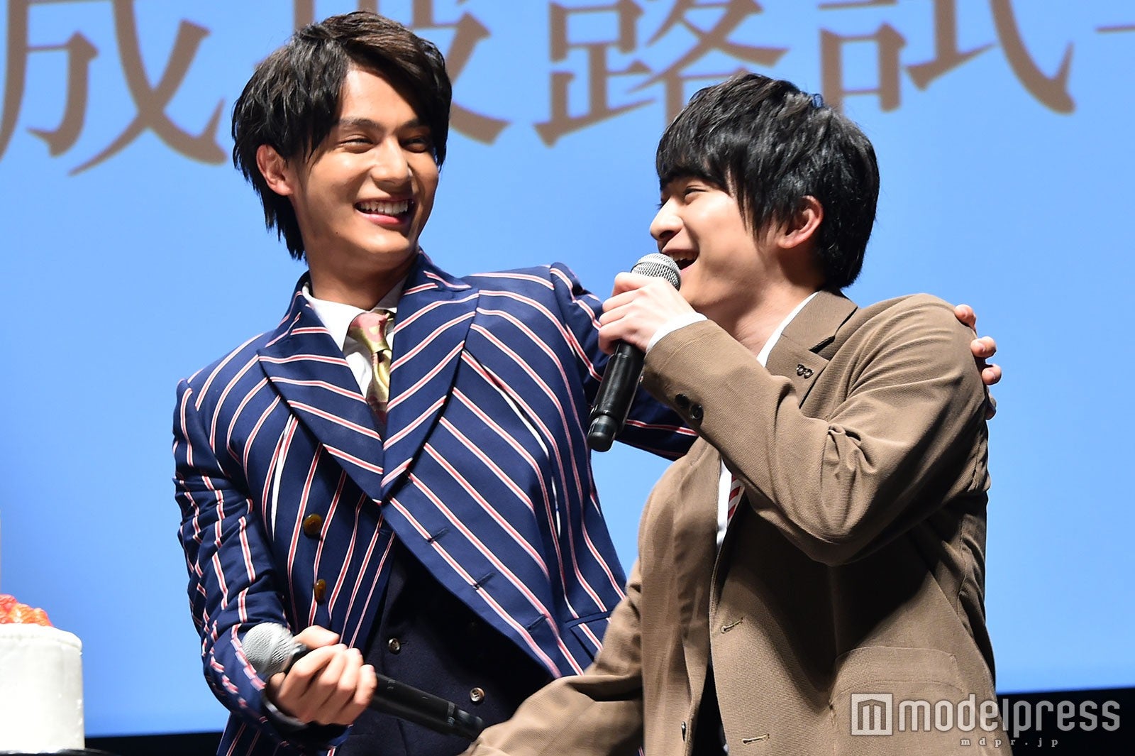 Hey! Say! JUMP知念侑李＆中川大志の“イチャイチャ”を小松菜奈が目撃「目が合うたびにキュンキュン」＜坂道のアポロン＞