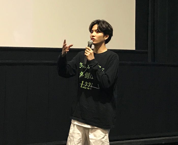 志尊淳 (C)2021映画「さんかく窓の外側は夜」製作委員会 (C)Tomoko Yamashita/libre