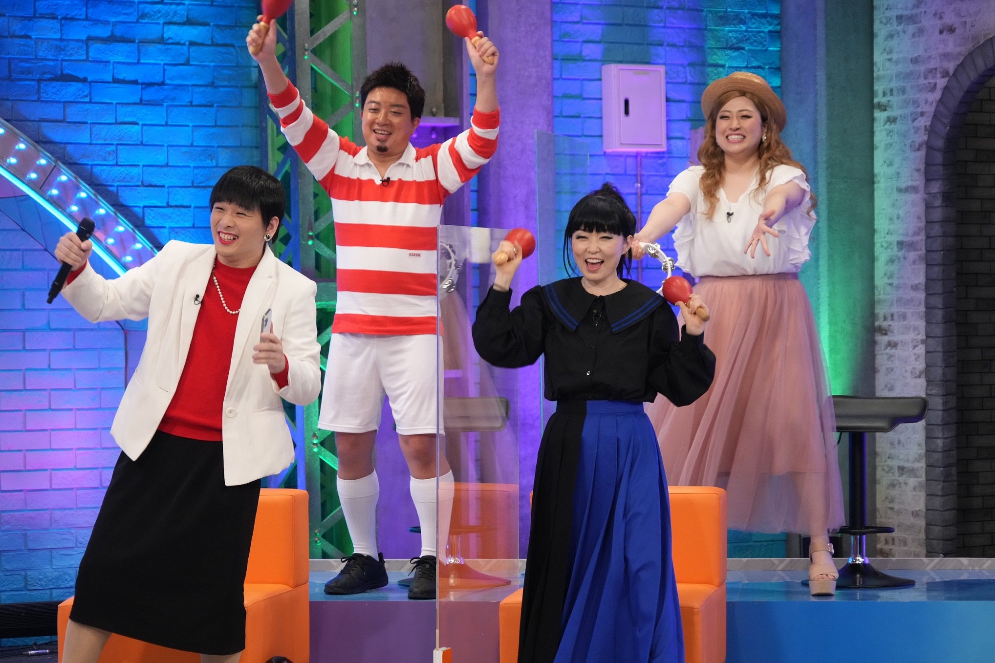 「発音カラオケ」（左から）Mr.シャチホコ、松尾駿、荒牧陽子、丸山礼 （C）フジテレビ