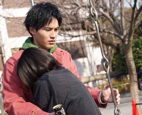 浜辺美波、岡田健史の胸にしがみつき…「ウチの娘は、彼氏が出来ない!!」仲良し母娘の衝撃事実で危機に