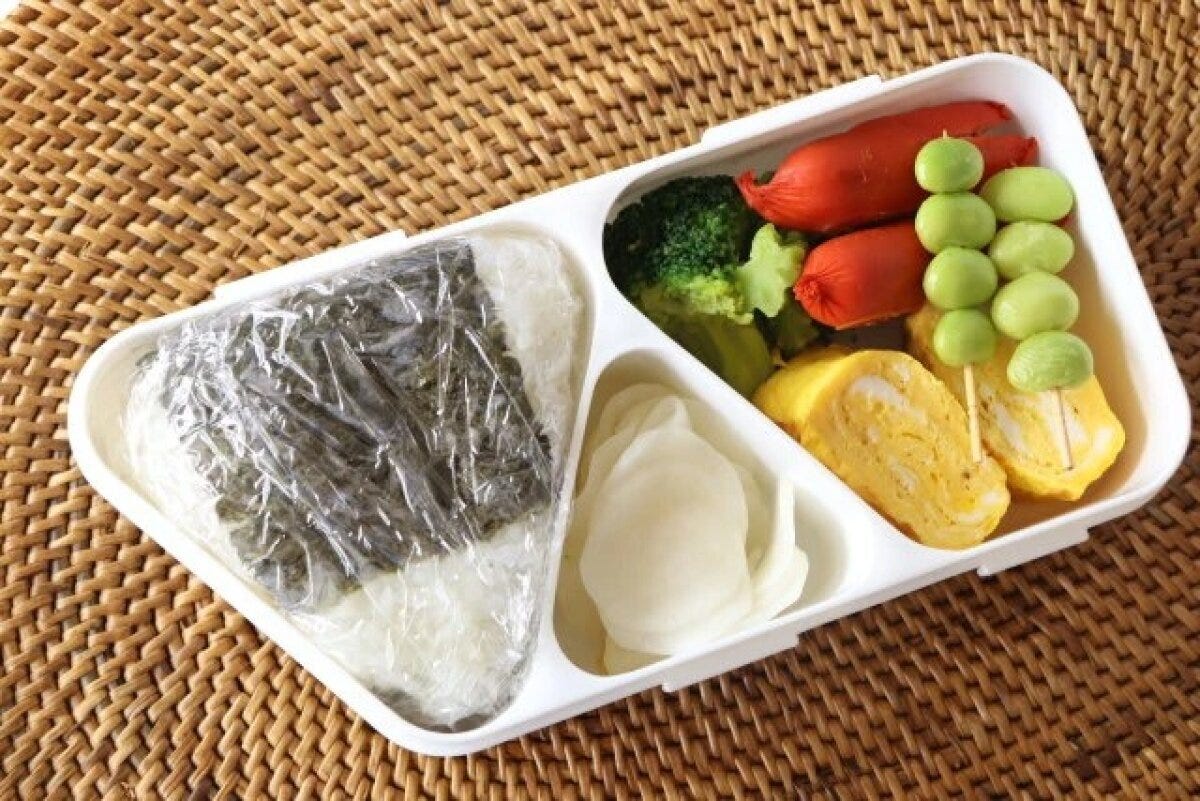 ダイソー　おにぎりランチボックス（580mL）　使用例