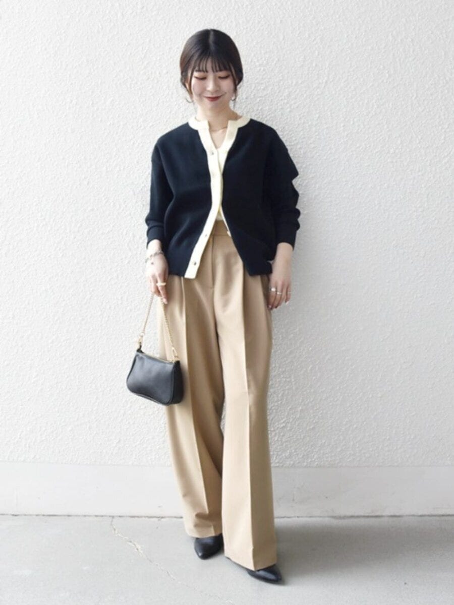 2026春大人女性ベージュワイドパンツ上品コーデ