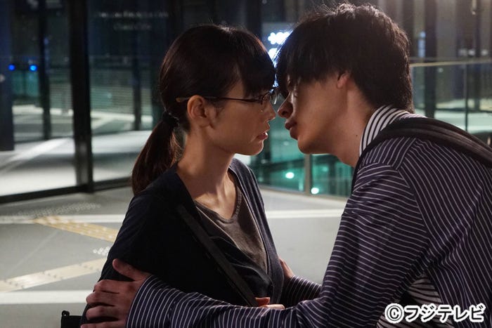 桐谷美玲、成田凌/『人は見た目が100パーセント』第8話より(画像提供:フジテレビ)