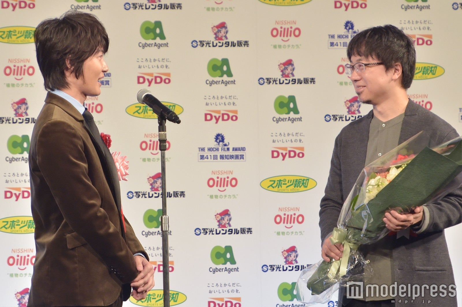 神木隆之介と新海誠監督 （C）モデルプレス