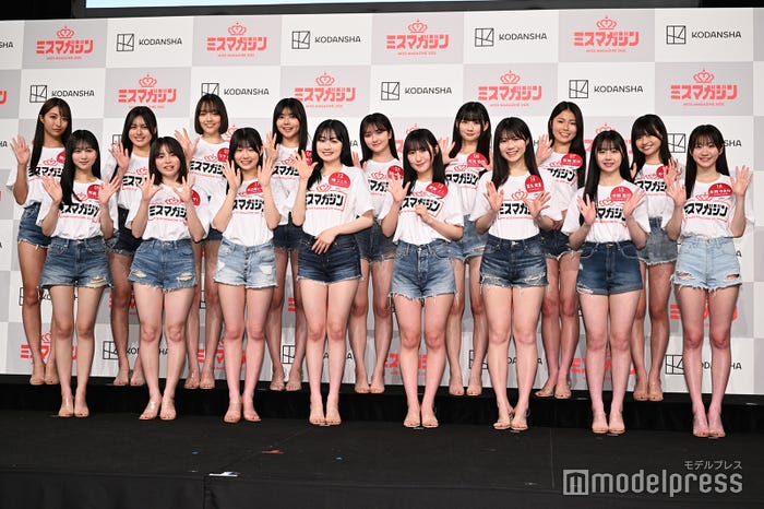 「ミスマガジン2025」ベスト16が勢揃い/(上段左から)鶴見りあ、戸澤未徠、江下晏梨、中司愛子、まるやそら、可児愛梨、百瀬百花、杉井みぃ(下段左から)桜庭奈緒、太田しずく、田之端ひなた、晴こころ、愛梨ここ、冨永実里、中畑里捺、永岡ゆきね(C)モデルプレス