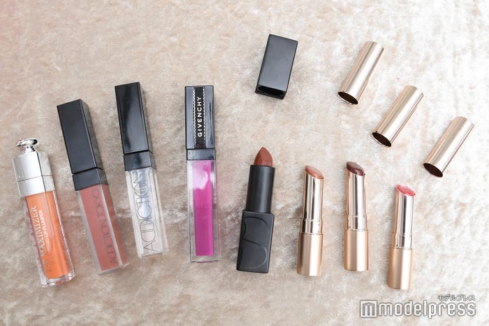 リップ(左から)Dior ディオール アディクト リップ マキシマイザー 004コーラル、ADDICTION ザ マット リップ リキッド 009 Peruvian Brown ペルーヴィアン ブラウン、ADDICTION リップグロス ピュア 001 Tear Drop、GIVENCHY グロス・アンテルディ No.25 パープル・アディクション、NARS オーデイシャスリップスティック 9477チェスナット、Opera ティントオイルルージュ 13トープ、10ボルドーブラウン、01レッド (C)モデルプレス