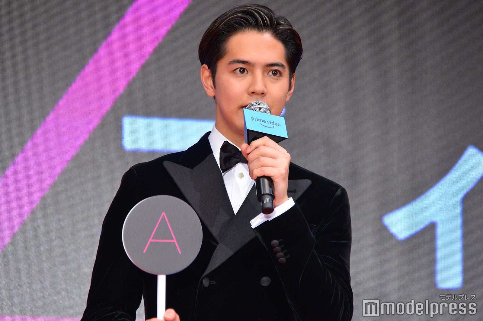 真剣に答える片寄涼太（C）モデルプレス