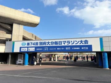 給水地点でアクシデント続出 16キロ過ぎに伊福陽太が激しく転倒→途中棄権に 瀬古氏も心配「相当引っかかりましたね」 11キロでは海外招待選手が転倒【別大マラソン】