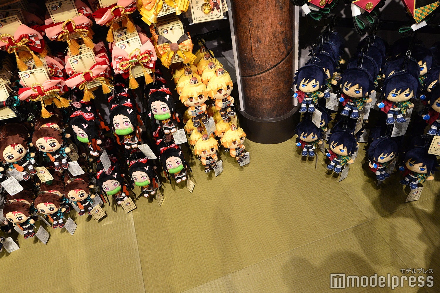 畳のような床材（C）モデルプレス