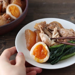 炊飯器で簡単!「ホロホロ手羽と味しみ大根の煮物」の作り方【OL仕事めし】