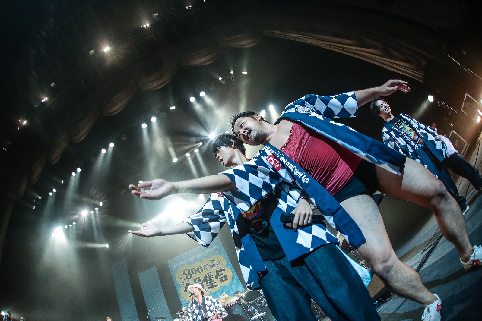 （左から）佐野勇斗、粒マスタード安次嶺、森永悠希（提供写真）