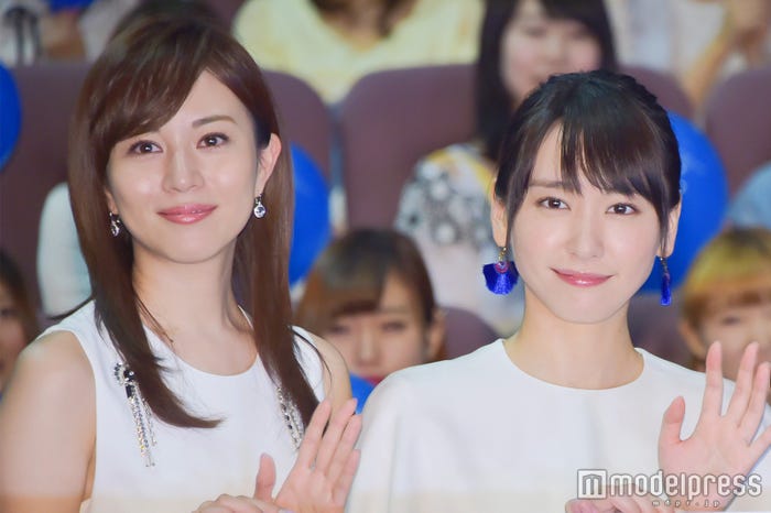 新垣結衣、比嘉愛未と“究極にダサい格好”でディズニーへ?プライベートを明かされる/比嘉愛未、新垣結衣(C)モデルプレス