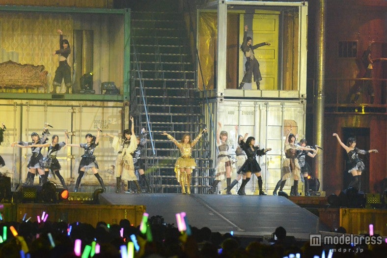 板野友美センターの「フライングゲット」