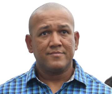 野球界のレジェンドがハワイでゴルフ 高津氏の撮影で8人がポーズ 金本氏、古田氏ら満面の笑顔