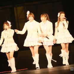 高橋みなみ、篠田麻里子、小嶋陽菜、板野友美/「AKB48 2013真夏のドームツアー~まだまだ、やらなきゃいけないことがある~」福岡公演1日目より(C)AKS