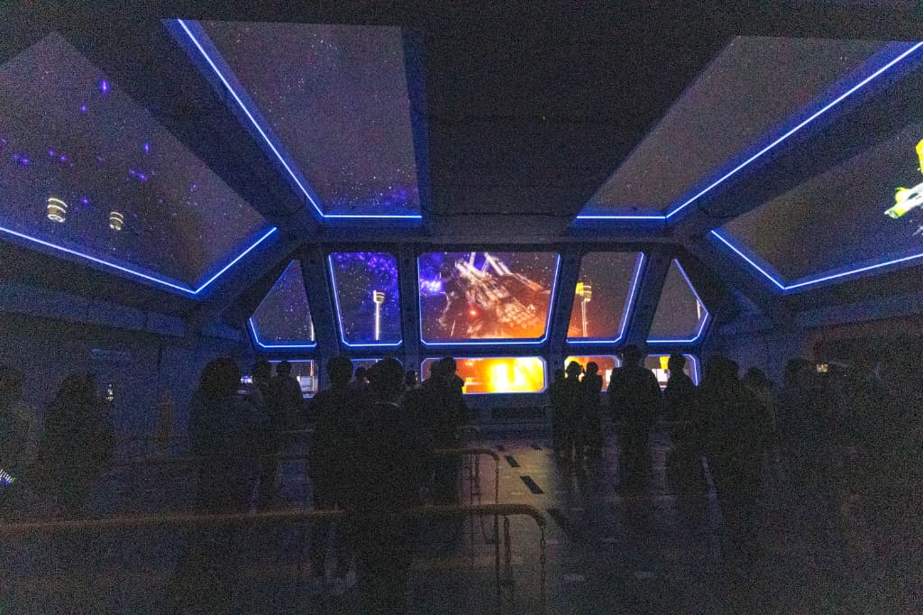 実物大ガンダム像に大興奮！