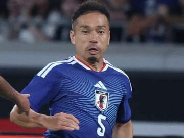 DF長友佑都が交代出場 後半30分に W杯5大会連続出場 白いヘアバンドで