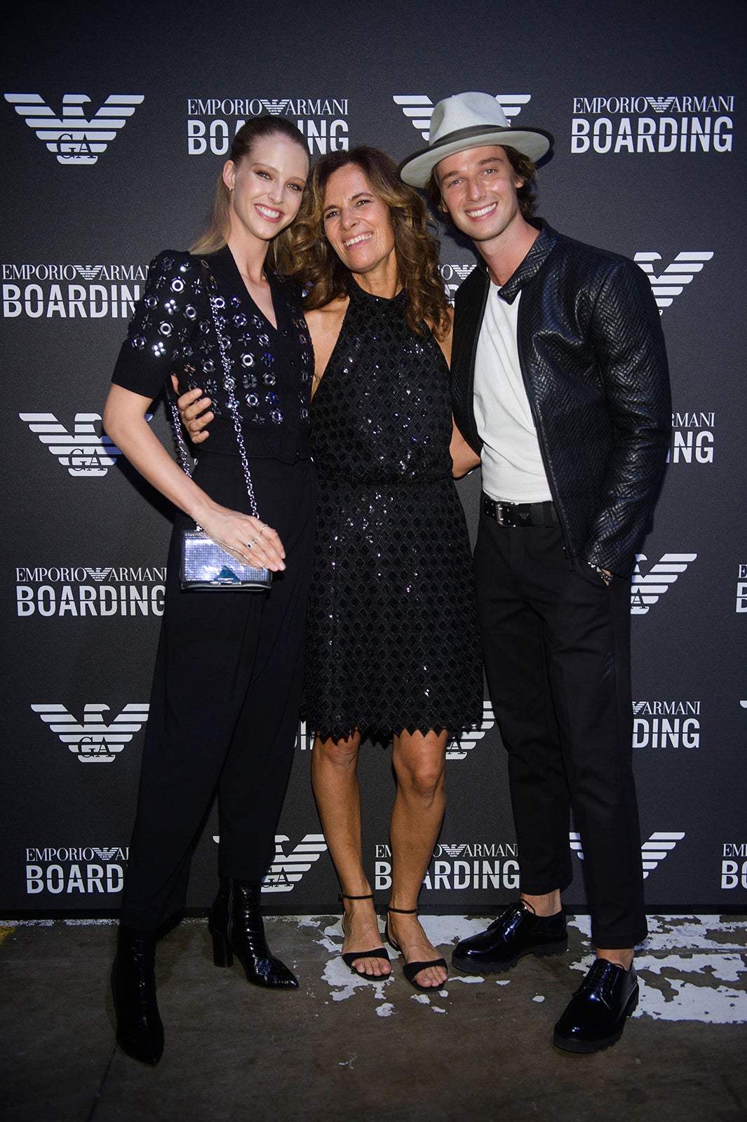 ロベルタ・アルマーニ（中）、パトリック・シュワルツェネッガー（右）、アビー・チャンピオン（左）