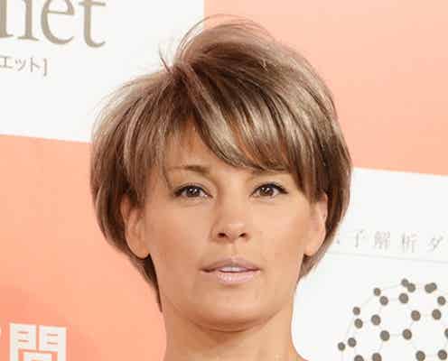 “スピード再婚”の梅宮アンナ、ウェディングドレス試着シーン公開 「知り合って1ヶ月になります」夫婦デートショットも
