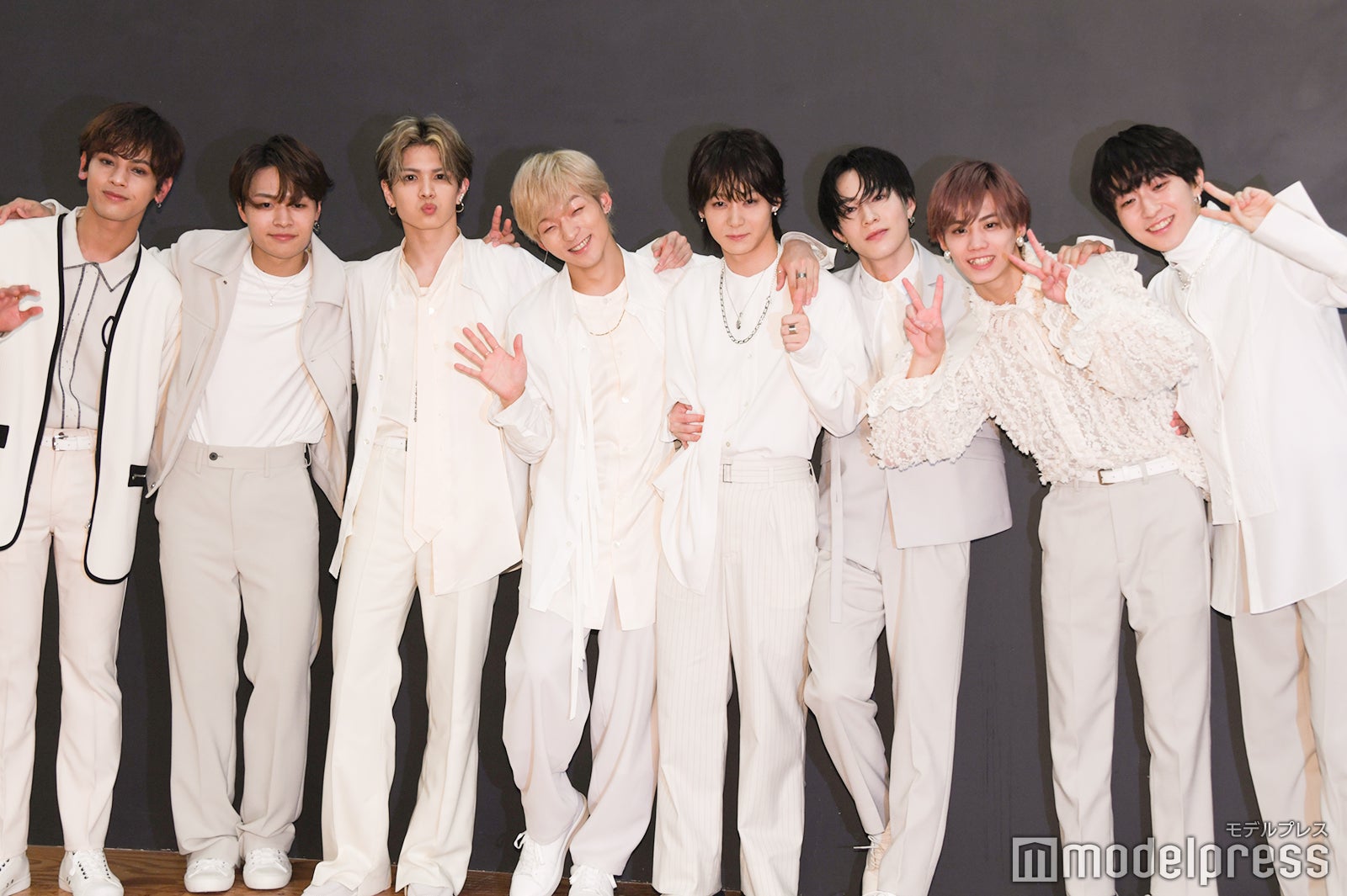 （左から）冬馬、海帆、栗田航兵、古瀬直輝、太田駿静、高橋わたる、小堀柊、四谷真佑（C）モデルプレス