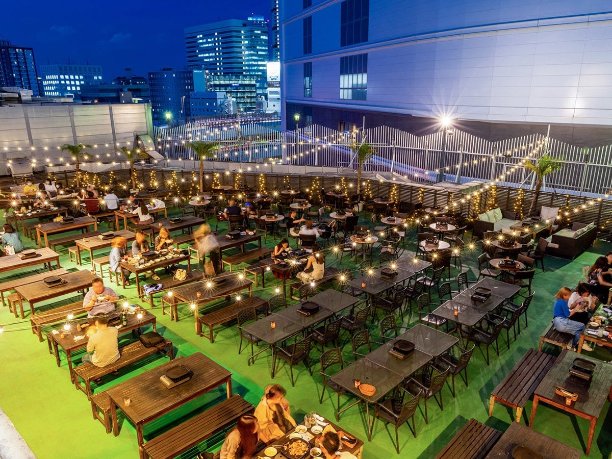 横浜駅西口「横浜モアーズ」屋上テラスでアジアン・エスニックなビアガーデンを堪能（画像はイメージ、提供画像）