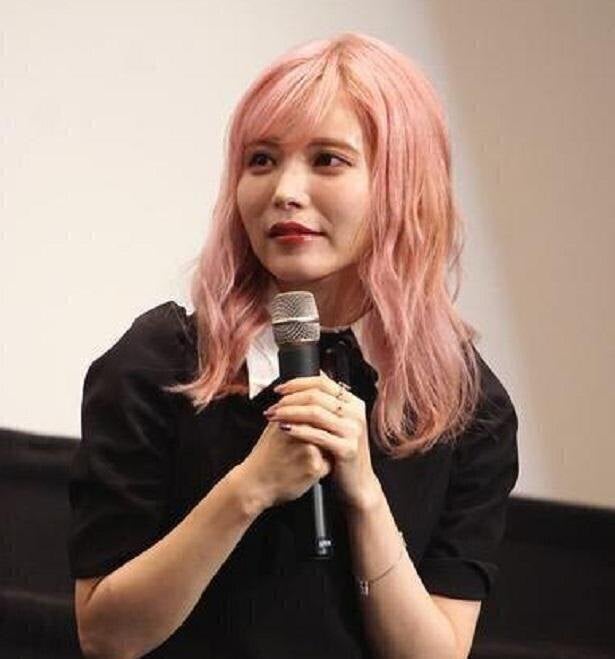 益若つばさ レアな 暗髪ロングヘア 姿をファン絶賛 お人形さんみたい 黒髪天才すぎる モデルプレス