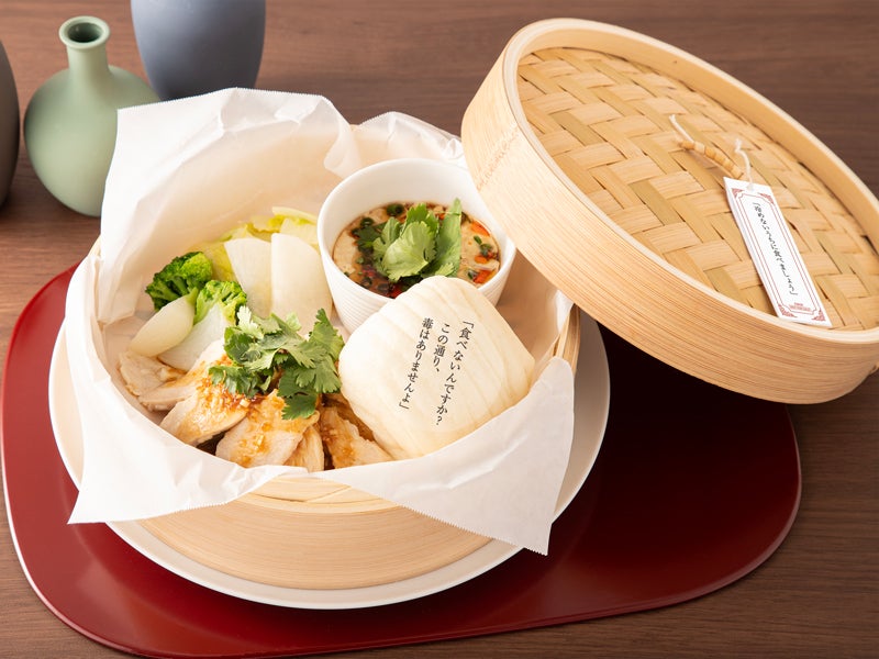 蒸し鶏のせいろ　税込2,090円（C）日向夏／イマジカインフォス　イラスト：しのとうこ